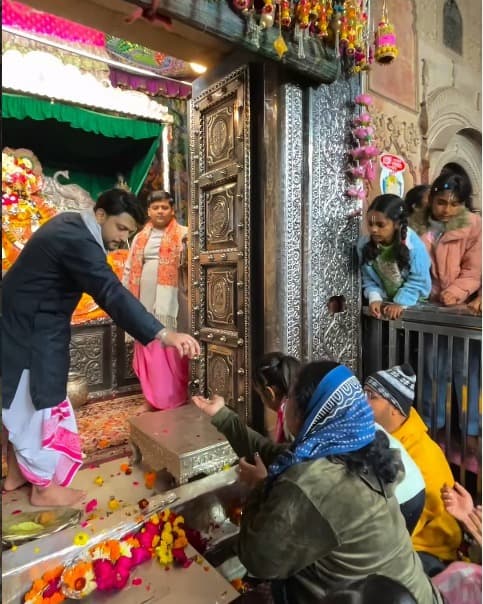 इत्र सेवा मनोरथ